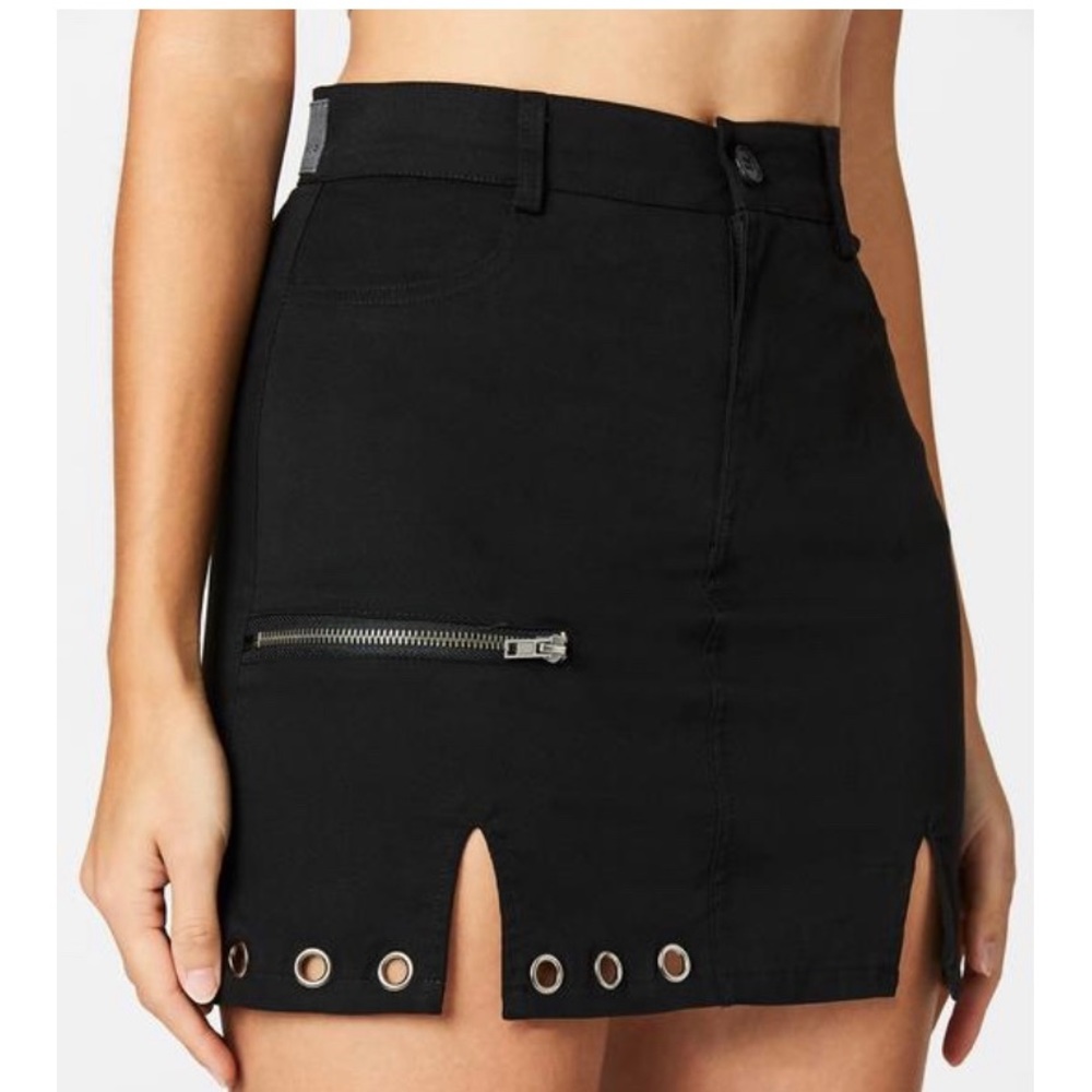 CARMAR BLACK EYELET SKIRT SIZE 25 NWT